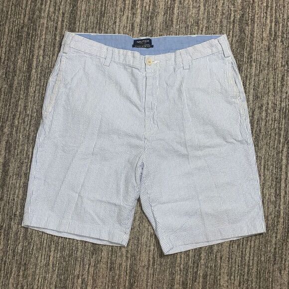 Nautica Men’s‎ 36 Blue White Striped Boating Casual Bermuda Style Shorts - Picture 1 of 7
